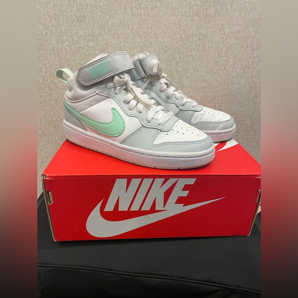 Nike Youth Court Borough Mid 2 Sneakers